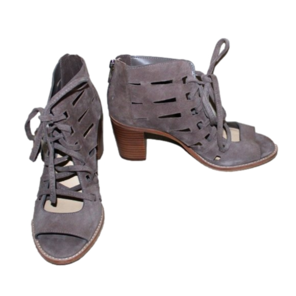 Vince Camuto Shoes - 13A    LADIES VINCE CAMUTO LACE UP HEELS - 6 - TAUPE